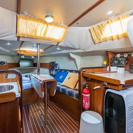Pequeno Velero En Port Forum Ideal Para Backpackers Sant Adrià de Besòs Esterno foto