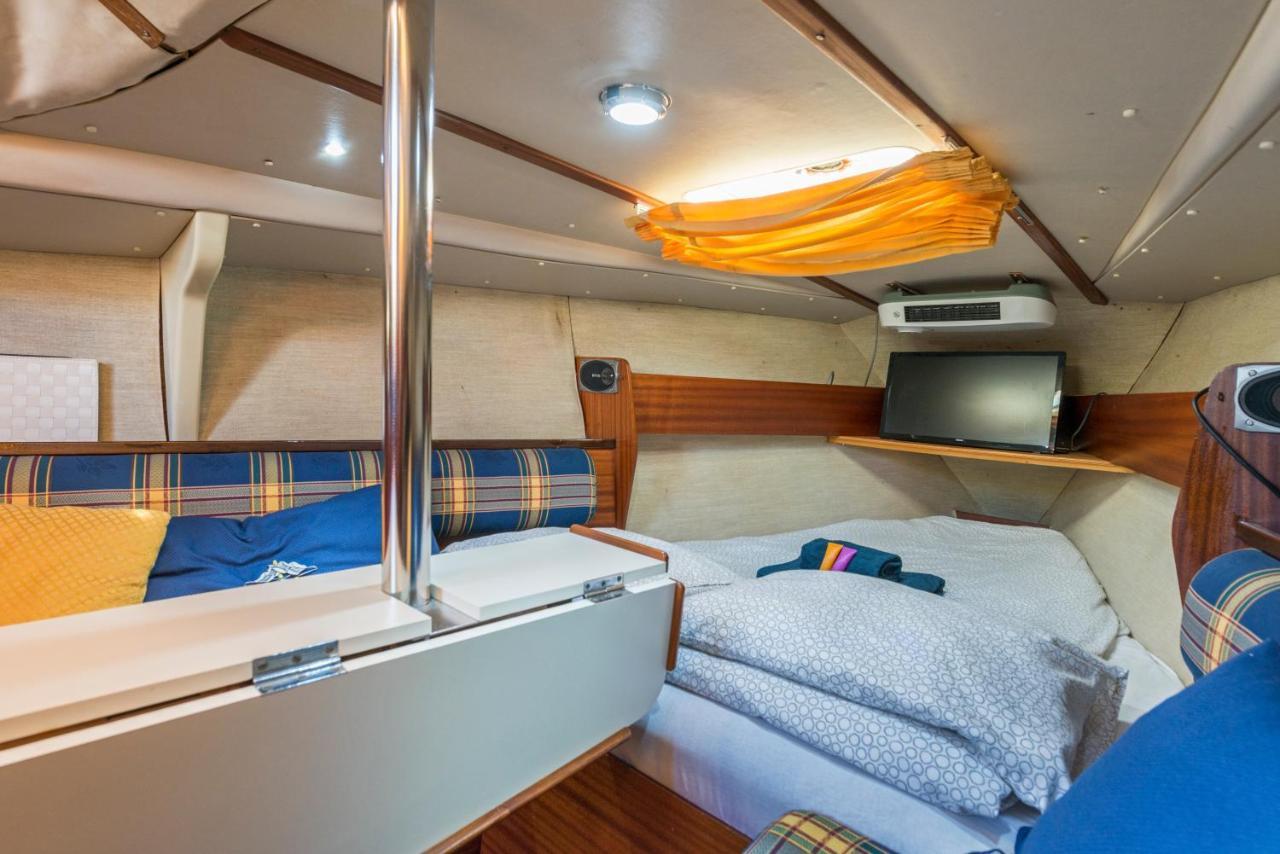 Pequeno Velero En Port Forum Ideal Para Backpackers Sant Adrià de Besòs Esterno foto