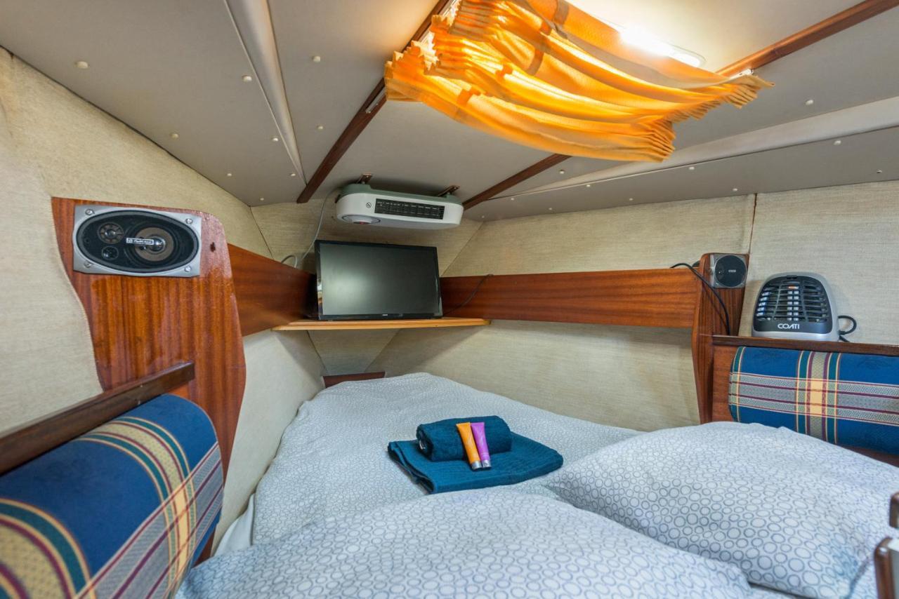 Pequeno Velero En Port Forum Ideal Para Backpackers Sant Adrià de Besòs Esterno foto