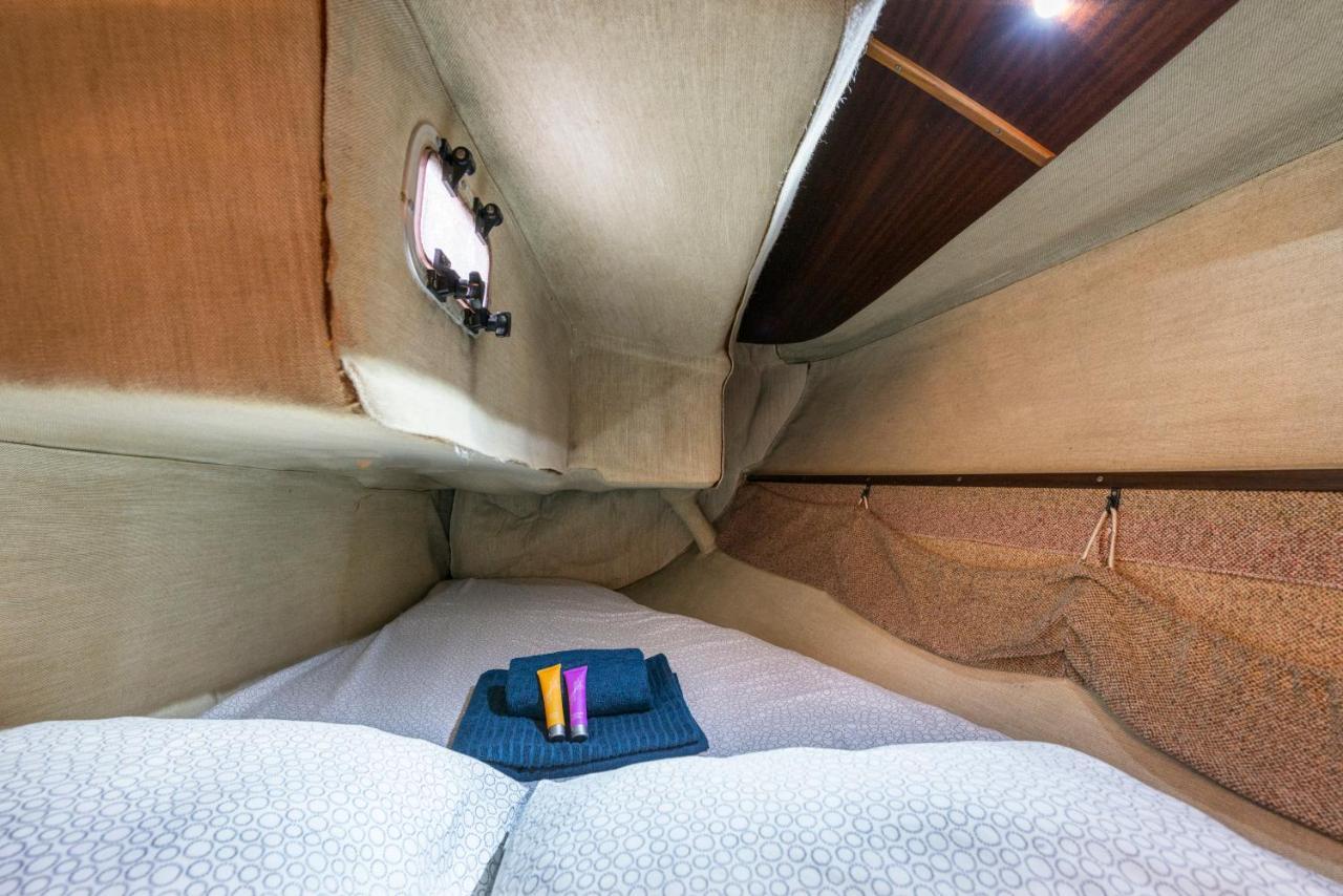 Pequeno Velero En Port Forum Ideal Para Backpackers Sant Adrià de Besòs Esterno foto