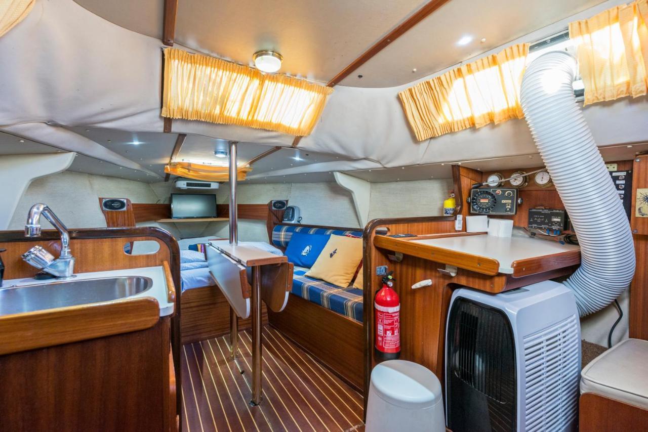 Pequeno Velero En Port Forum Ideal Para Backpackers Sant Adrià de Besòs Esterno foto