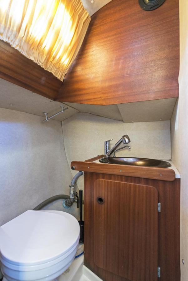 Pequeno Velero En Port Forum Ideal Para Backpackers Sant Adrià de Besòs Esterno foto