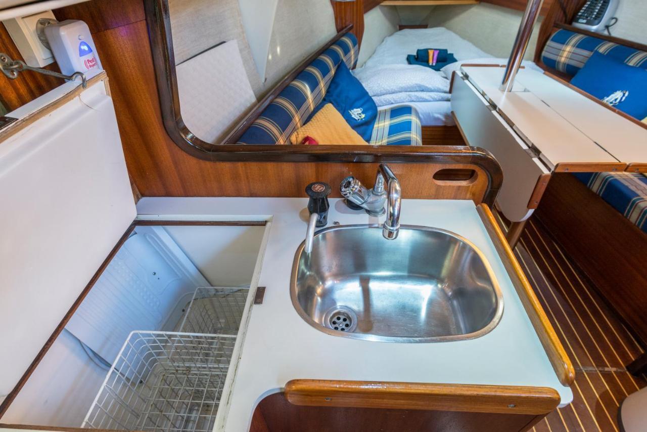 Pequeno Velero En Port Forum Ideal Para Backpackers Sant Adrià de Besòs Esterno foto